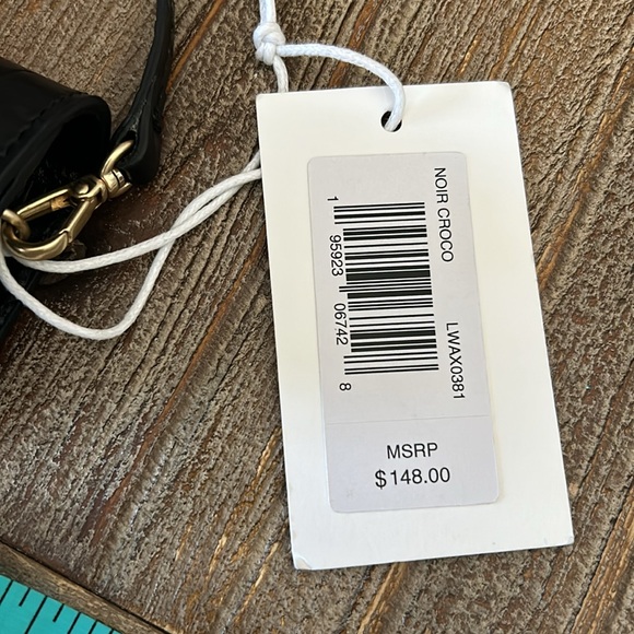 Frame Noir Croc AirPod Case - Picture 4 of 6